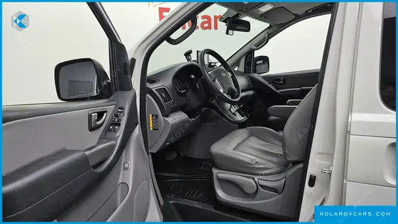HYUNDAI STAREX 5-SEATER VAN