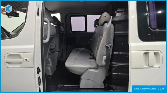 HYUNDAI STAREX 5-SEATER VAN