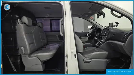 HYUNDAI STAREX 5-SEATER VAN