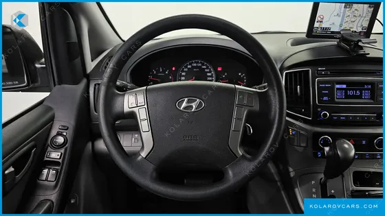 HYUNDAI STAREX 5-SEATER VAN