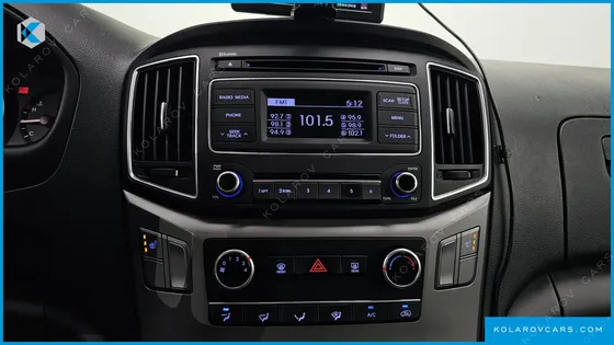 HYUNDAI STAREX 5-SEATER VAN
