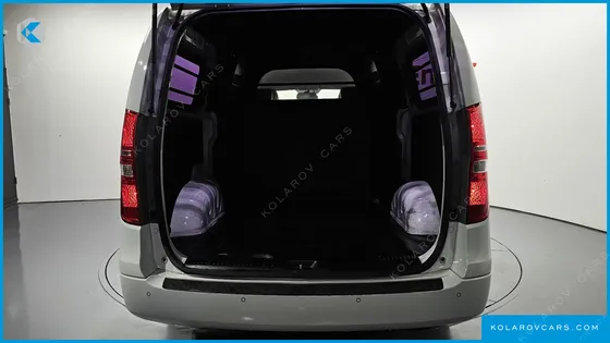HYUNDAI STAREX 5-SEATER VAN