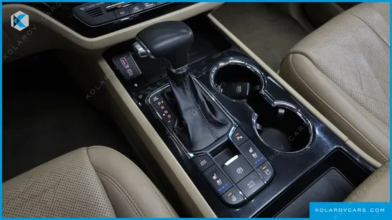 KIA CARNIVAL 9-SEATER NOBLESSE SPECIAL