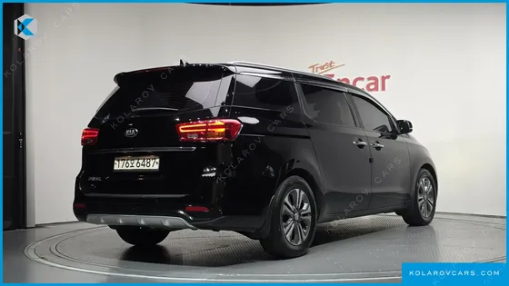 KIA CARNIVAL 9-SEATER LUXURY