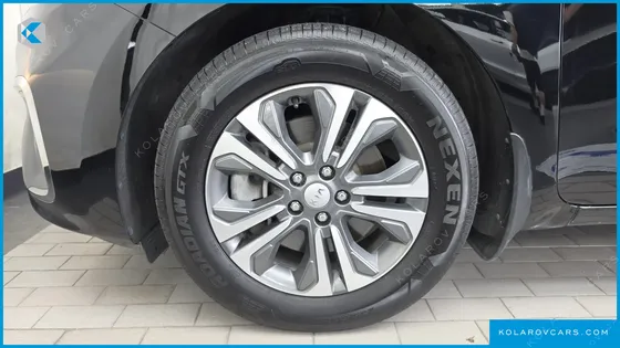 KIA CARNIVAL 9-SEATER LUXURY