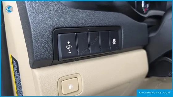 KIA CARNIVAL 9-SEATER LUXURY