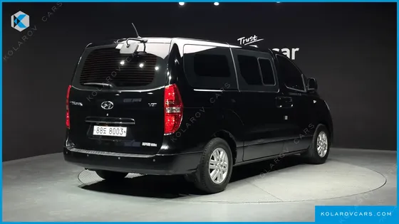 HYUNDAI STAREX 5-SEATER VAN