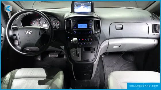 HYUNDAI STAREX 5-SEATER VAN
