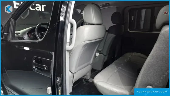 HYUNDAI STAREX 5-SEATER VAN