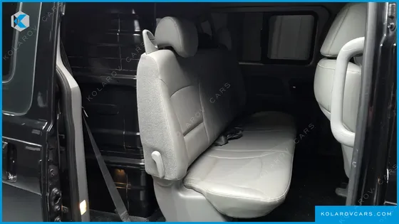 HYUNDAI STAREX 5-SEATER VAN
