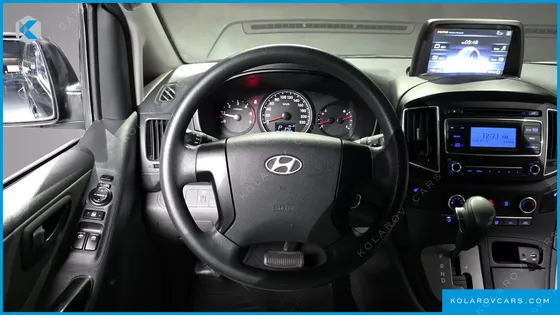 HYUNDAI STAREX 5-SEATER VAN