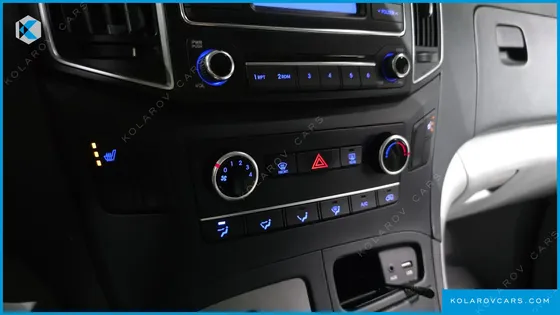 HYUNDAI STAREX 5-SEATER VAN