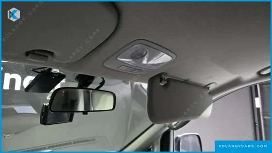 HYUNDAI STAREX 5-SEATER VAN