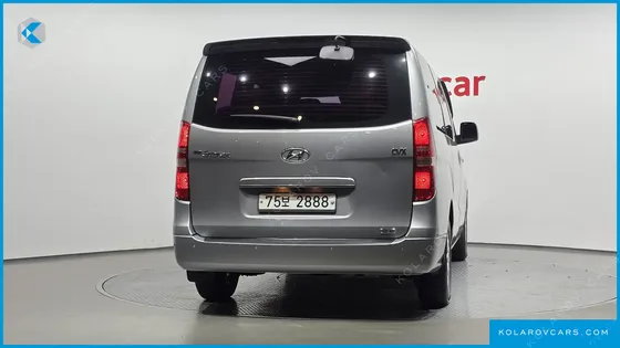 HYUNDAI STAREX 11-SEATER WAGON