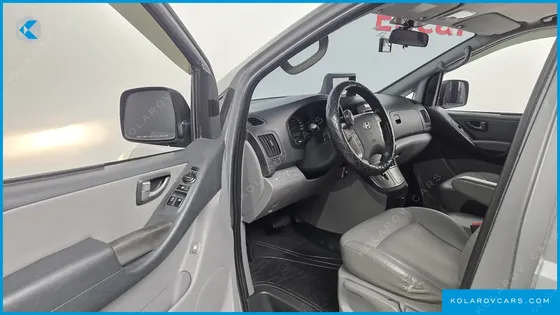 HYUNDAI STAREX 11-SEATER WAGON