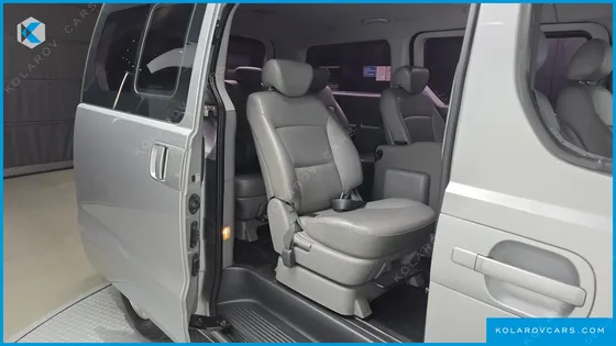 HYUNDAI STAREX 11-SEATER WAGON