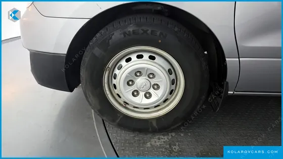 HYUNDAI STAREX 3-SEATER VAN