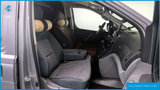 HYUNDAI STAREX 3-SEATER VAN