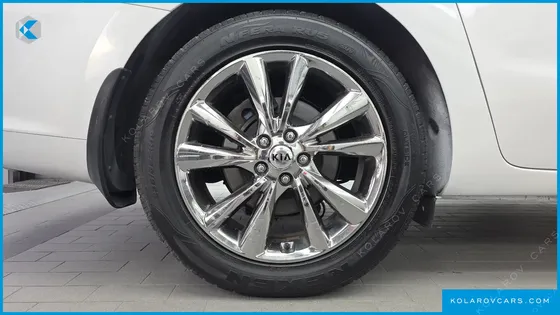 KIA CARNIVAL 9-SEATER PRSTIGE