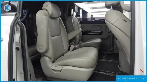 KIA CARNIVAL 9-SEATER PRSTIGE