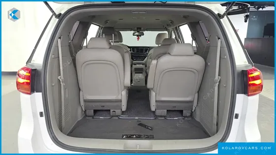KIA CARNIVAL 9-SEATER PRSTIGE