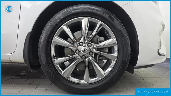 KIA CARNIVAL 9-SEATER PRSTIGE