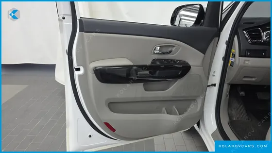 KIA CARNIVAL 9-SEATER PRSTIGE
