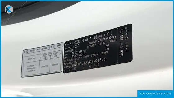 KIA CARNIVAL 9-SEATER PRSTIGE