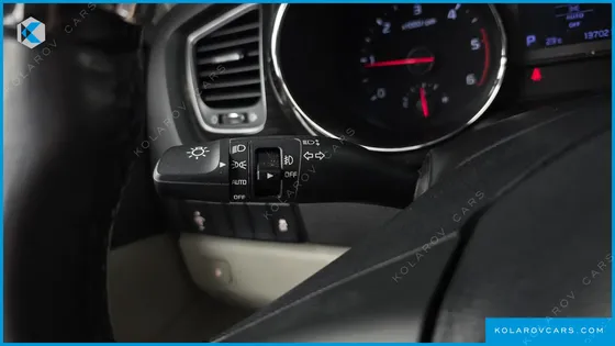 KIA CARNIVAL 9-SEATER PRSTIGE