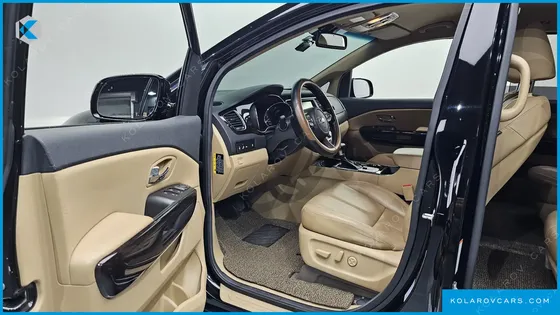 KIA CARNIVAL 9-SEATER NOBLESSE