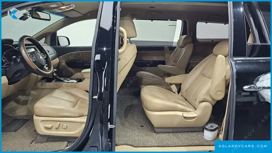 KIA CARNIVAL 9-SEATER NOBLESSE