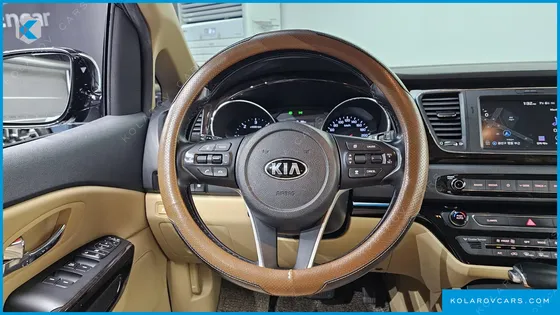 KIA CARNIVAL 9-SEATER NOBLESSE