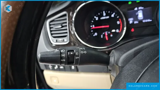 KIA CARNIVAL 9-SEATER NOBLESSE