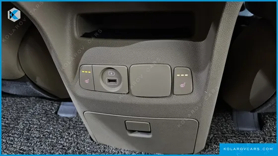 KIA CARNIVAL 9-SEATER NOBLESSE