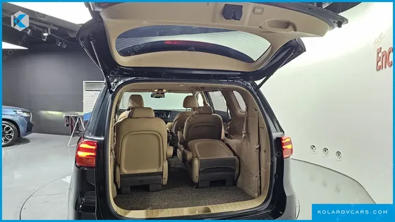 KIA CARNIVAL 9-SEATER NOBLESSE