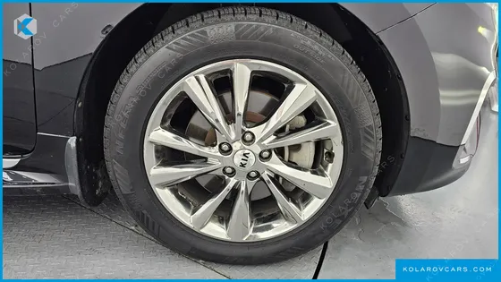 KIA CARNIVAL 9-SEATER NOBLESSE