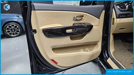KIA CARNIVAL 9-SEATER NOBLESSE