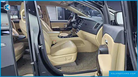 KIA CARNIVAL 9-SEATER NOBLESSE