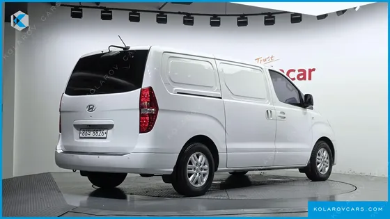 HYUNDAI STAREX 3-SEATER VAN