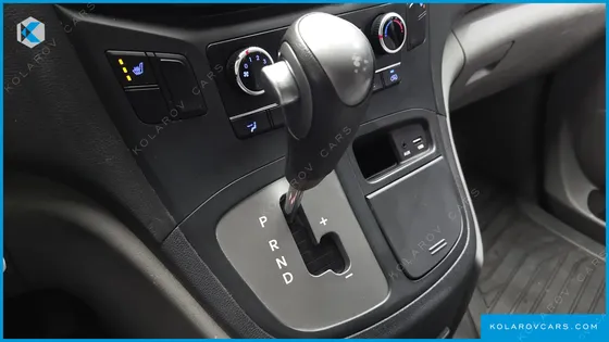 HYUNDAI STAREX 3-SEATER VAN