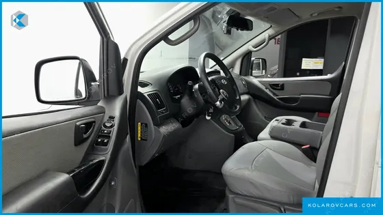 HYUNDAI STAREX 3-SEATER VAN