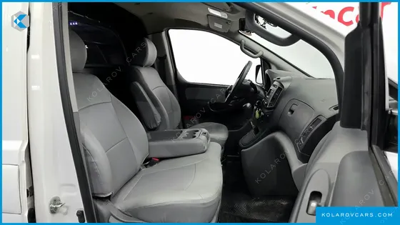 HYUNDAI STAREX 3-SEATER VAN