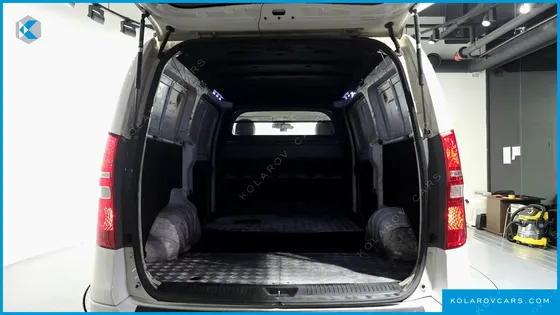 HYUNDAI STAREX 3-SEATER VAN