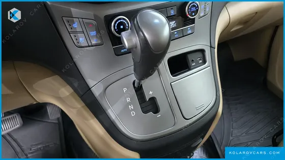 HYUNDAI STAREX 11-SEATER WAGON