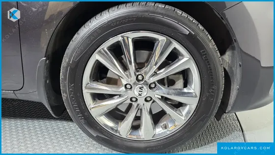 KIA CARNIVAL GASOLINE 9-SEATER NOBLESSE SPECIAL