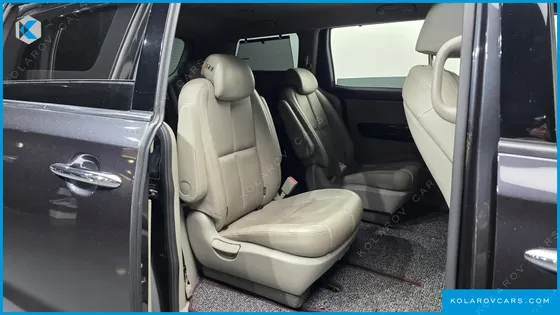 KIA CARNIVAL GASOLINE 9-SEATER NOBLESSE SPECIAL