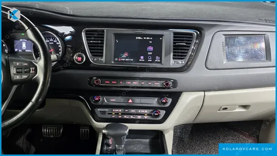 KIA CARNIVAL GASOLINE 9-SEATER NOBLESSE SPECIAL