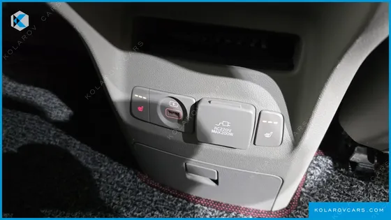 KIA CARNIVAL GASOLINE 9-SEATER NOBLESSE SPECIAL
