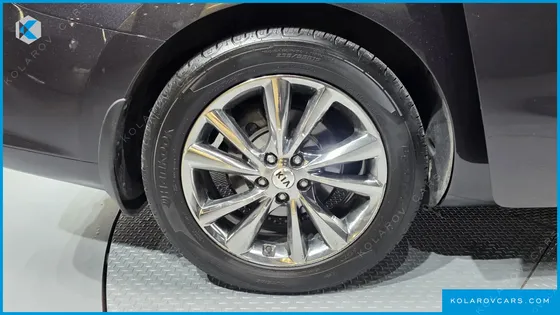 KIA CARNIVAL GASOLINE 9-SEATER NOBLESSE SPECIAL