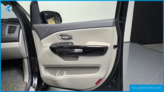 KIA CARNIVAL GASOLINE 9-SEATER NOBLESSE SPECIAL